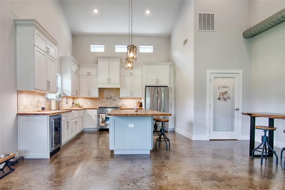 15545 TX-111 E Yoakum, TX 77995