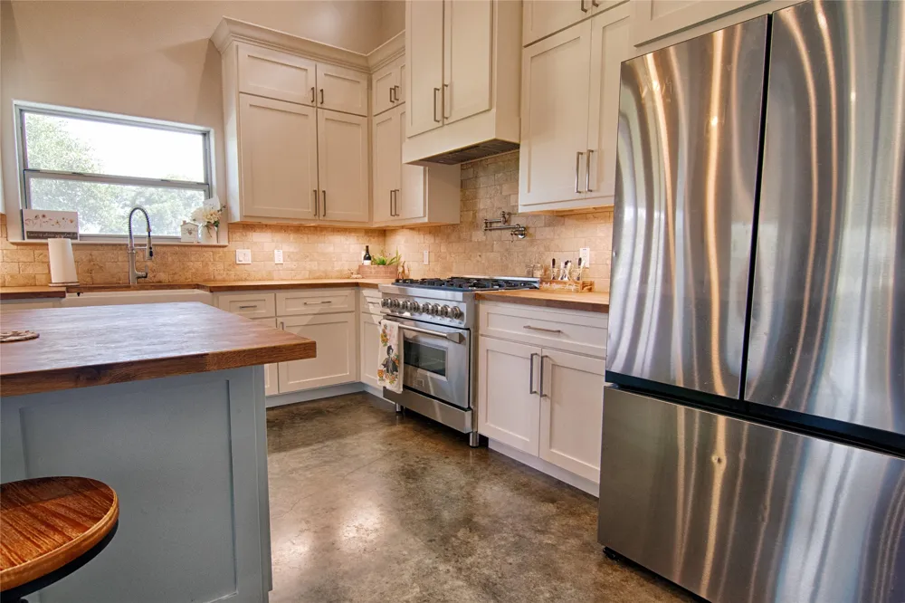 15545 TX-111 E Yoakum, TX 77995
