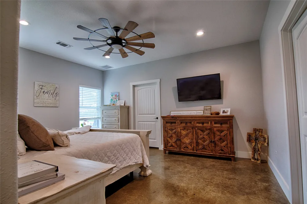 15545 TX-111 E Yoakum, TX 77995
