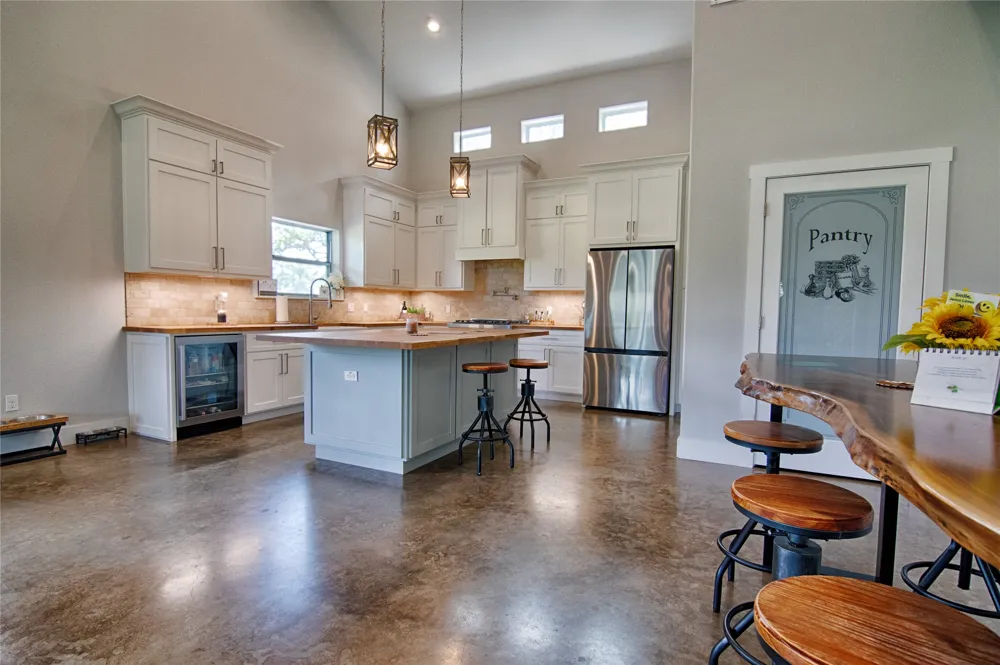 15545 TX-111 E Yoakum, TX 77995