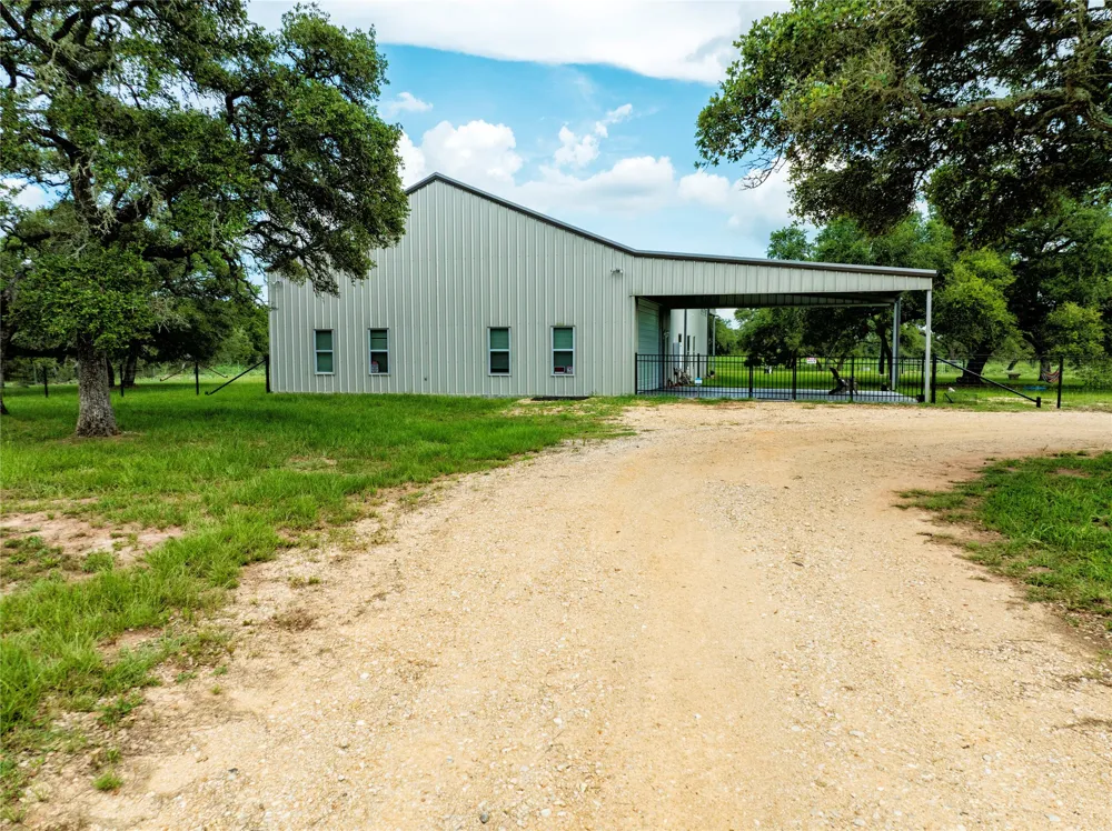 15545 TX-111 E Yoakum, TX 77995