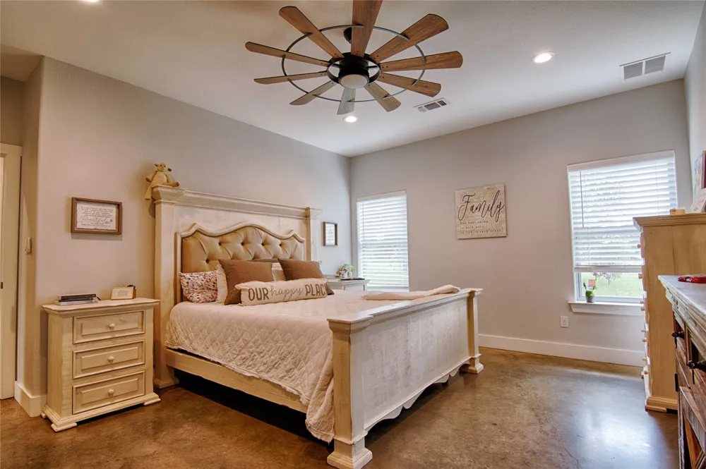 15545 TX-111 E Yoakum, TX 77995