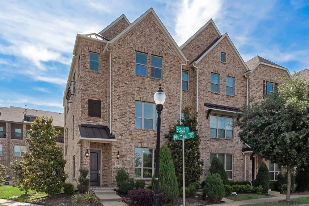 281 Scotia Street Lewisville, TX 75056