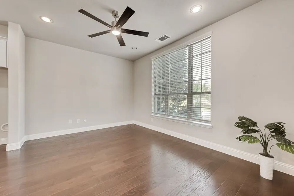 281 Scotia Street Lewisville, TX 75056