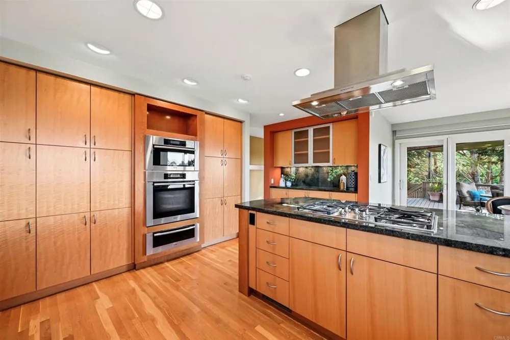 441 Holmwood Lane Solana Beach, CA 92075