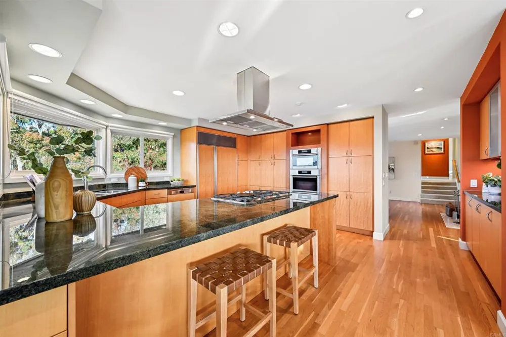 441 Holmwood Lane Solana Beach, CA 92075