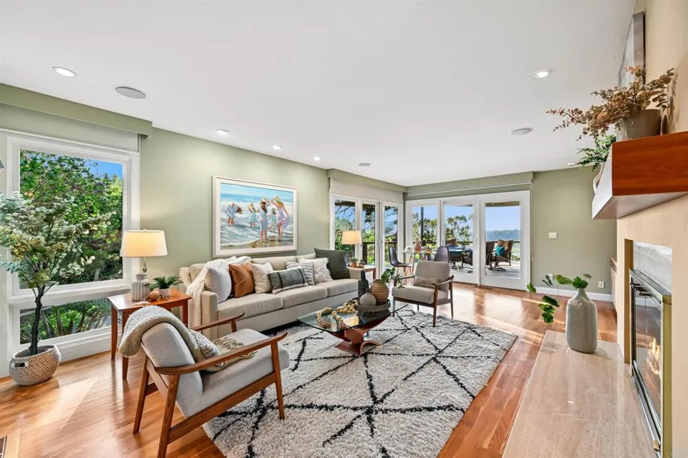 441 Holmwood Lane Solana Beach, CA 92075