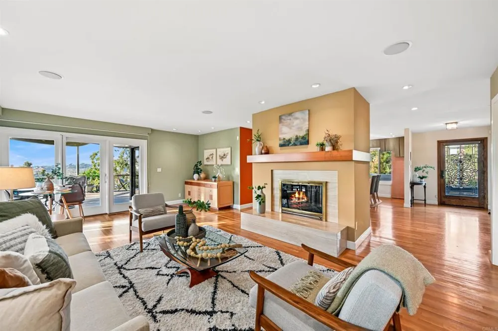 441 Holmwood Lane Solana Beach, CA 92075