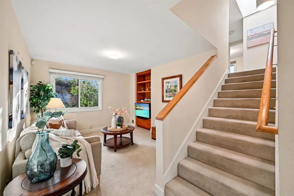 441 Holmwood Lane Solana Beach, CA 92075