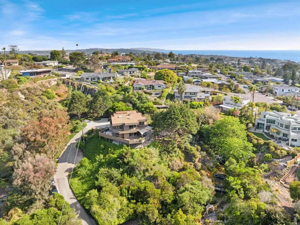 441 Holmwood Lane Solana Beach, CA 92075