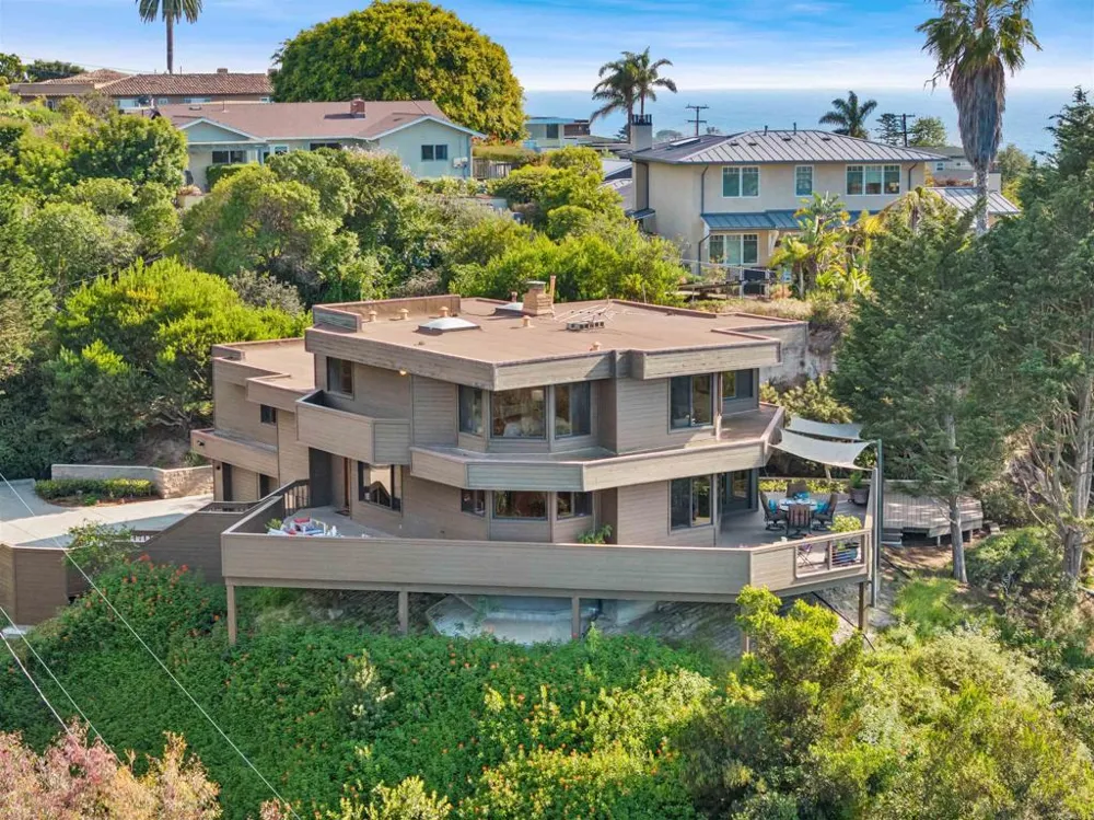 441 Holmwood Lane Solana Beach, CA 92075