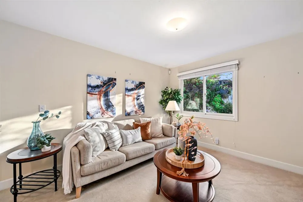 441 Holmwood Lane Solana Beach, CA 92075