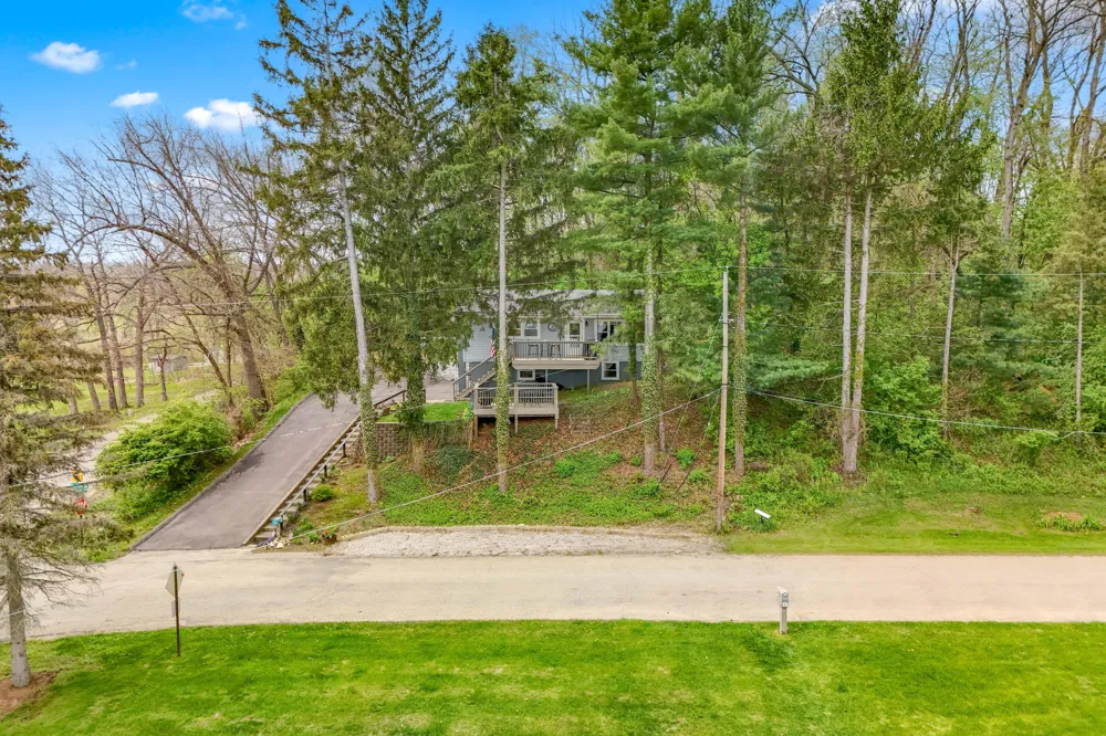 1050 Earlyn Drive Hillsdale, MI 49242