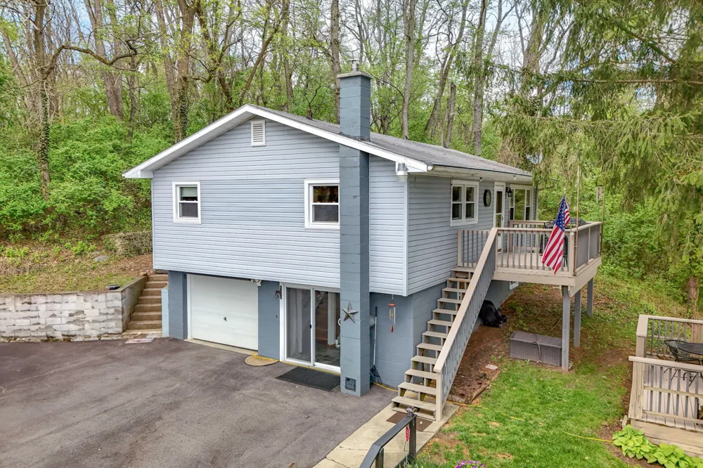 1050 Earlyn Drive Hillsdale, MI 49242