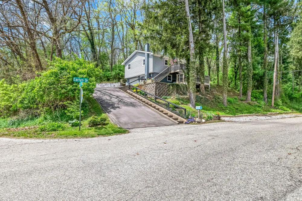 1050 Earlyn Drive Hillsdale, MI 49242