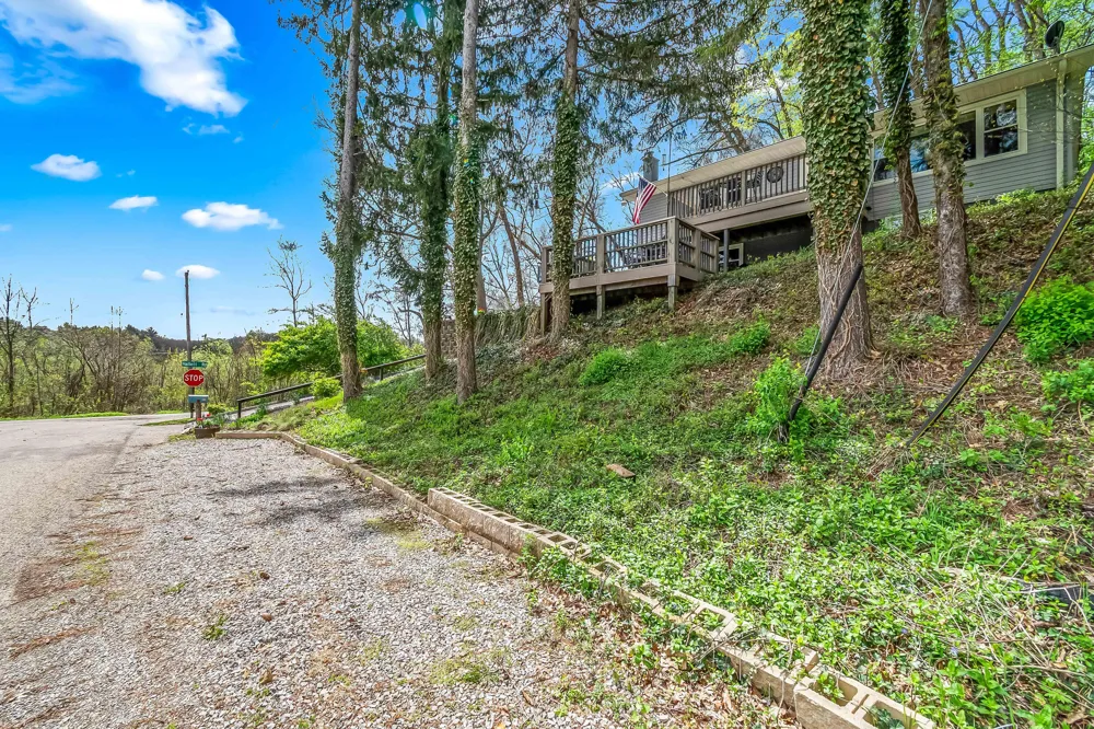 1050 Earlyn Drive Hillsdale, MI 49242