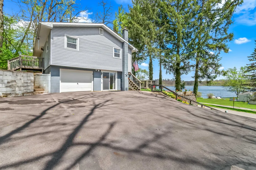 1050 Earlyn Drive Hillsdale, MI 49242