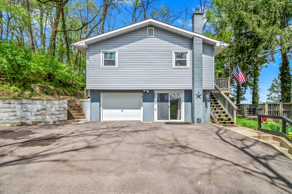 1050 Earlyn Drive Hillsdale, MI 49242