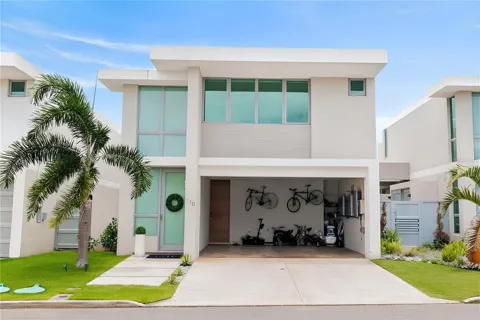 110 CENTRAL PARK, RIVIERA VILLAGE