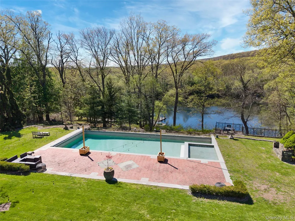 14 Castleton Drive Highland Mills, NY 10930