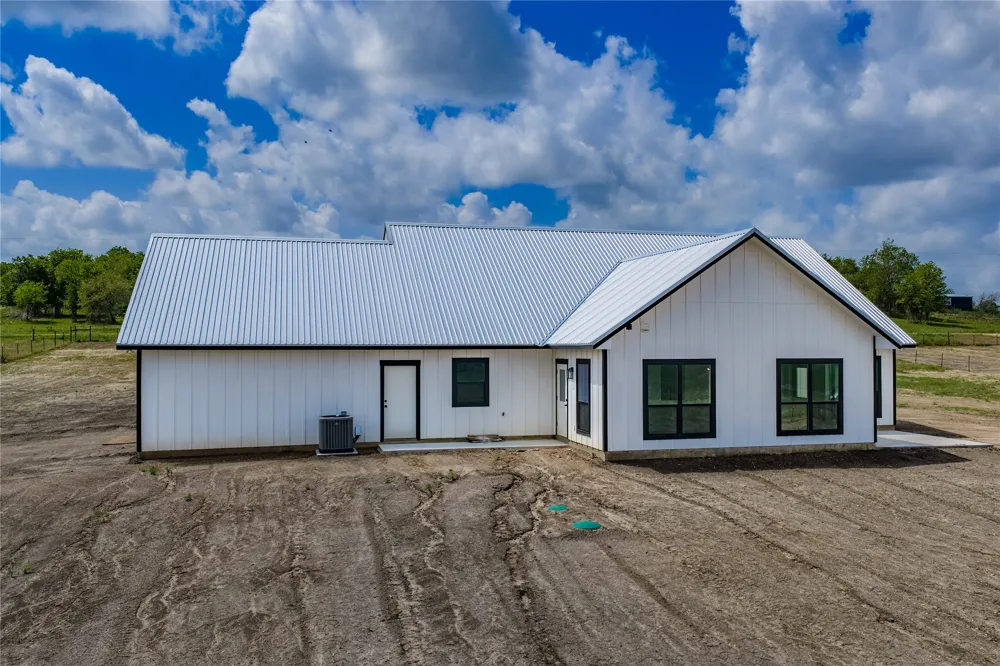 9391 Hajovsky Road La Grange, TX 78945