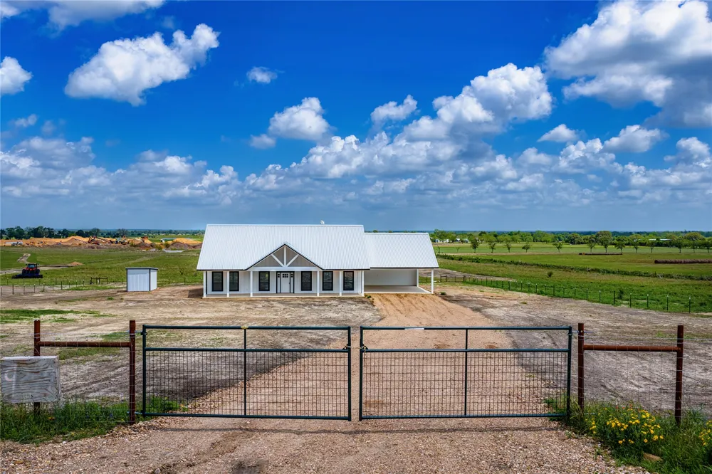 9391 Hajovsky Road La Grange, TX 78945
