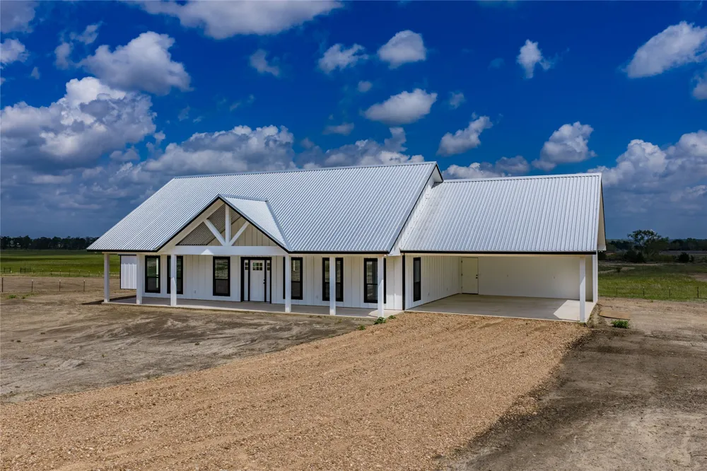 9391 Hajovsky Road La Grange, TX 78945