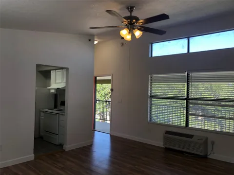 701 W Sycamore Street #304