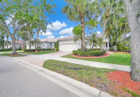 2553 Bay Pointe Drive