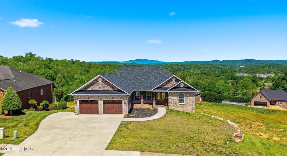 418 Huntington Woods Drive Lenoir, NC 28645