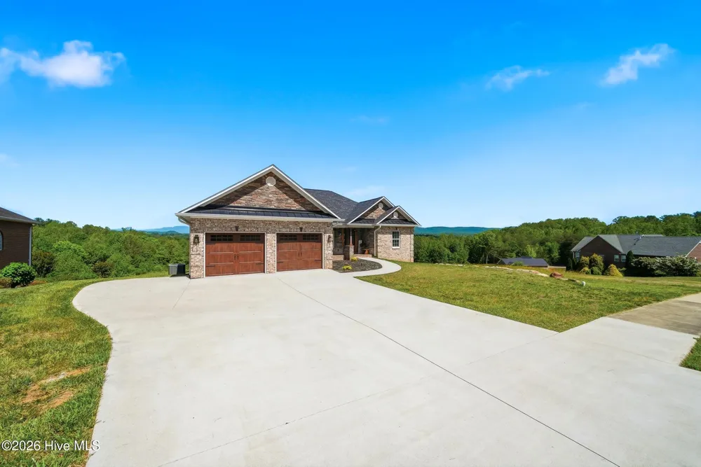 418 Huntington Woods Drive Lenoir, NC 28645