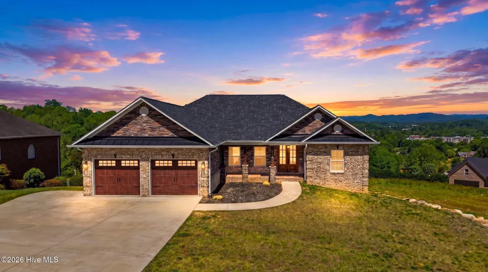 418 Huntington Woods Drive Lenoir, NC 28645