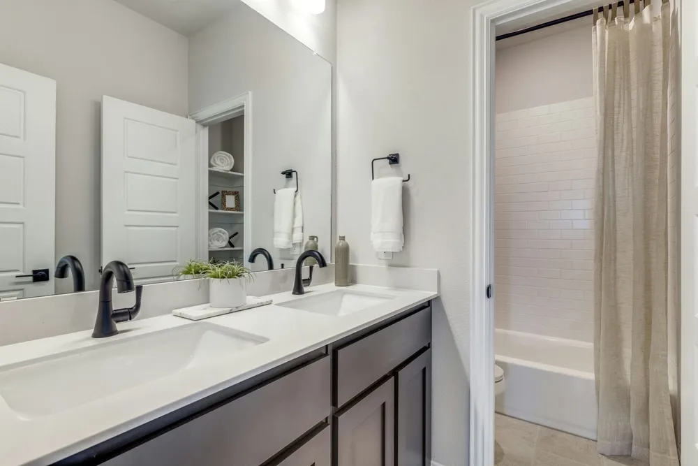 6704 Bassett Lane Mesquite, TX 75126