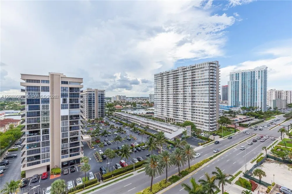 2030 S Ocean Dr #1706 Hallandale Beach, FL 33009