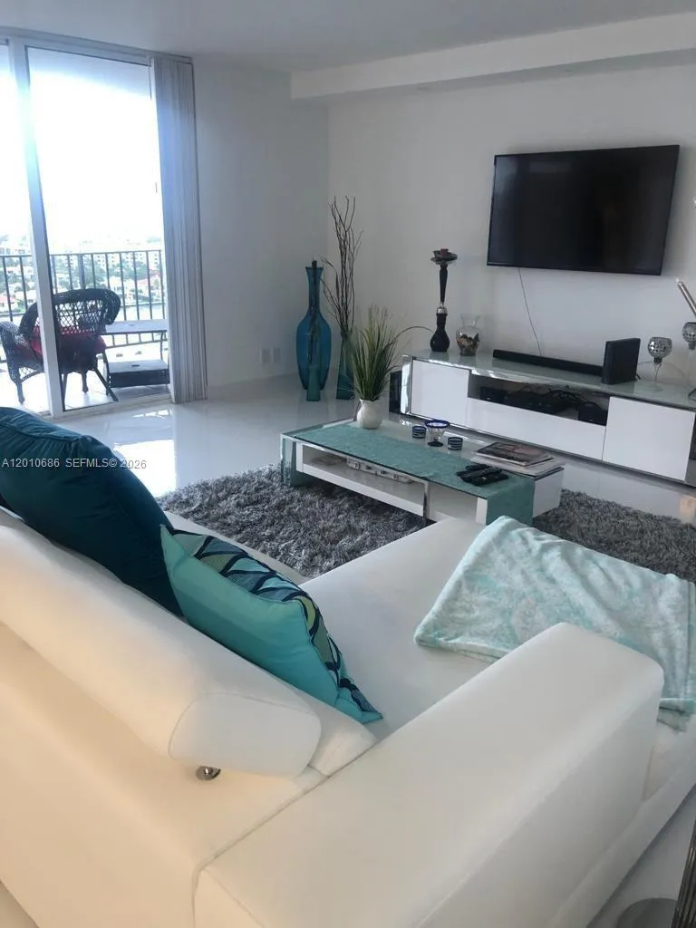 2030 S Ocean Dr #1706 Hallandale Beach, FL 33009