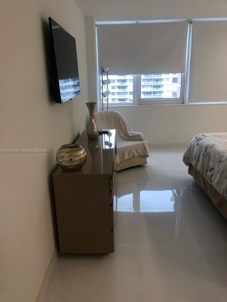 2030 S Ocean Dr #1706 Hallandale Beach, FL 33009