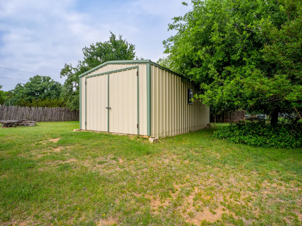 736 W Lakecrest Drive Bluffton, TX 78607