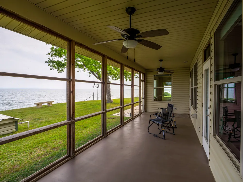 736 W Lakecrest Drive Bluffton, TX 78607