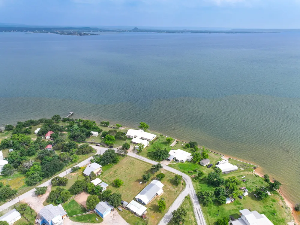 736 W Lakecrest Drive Bluffton, TX 78607