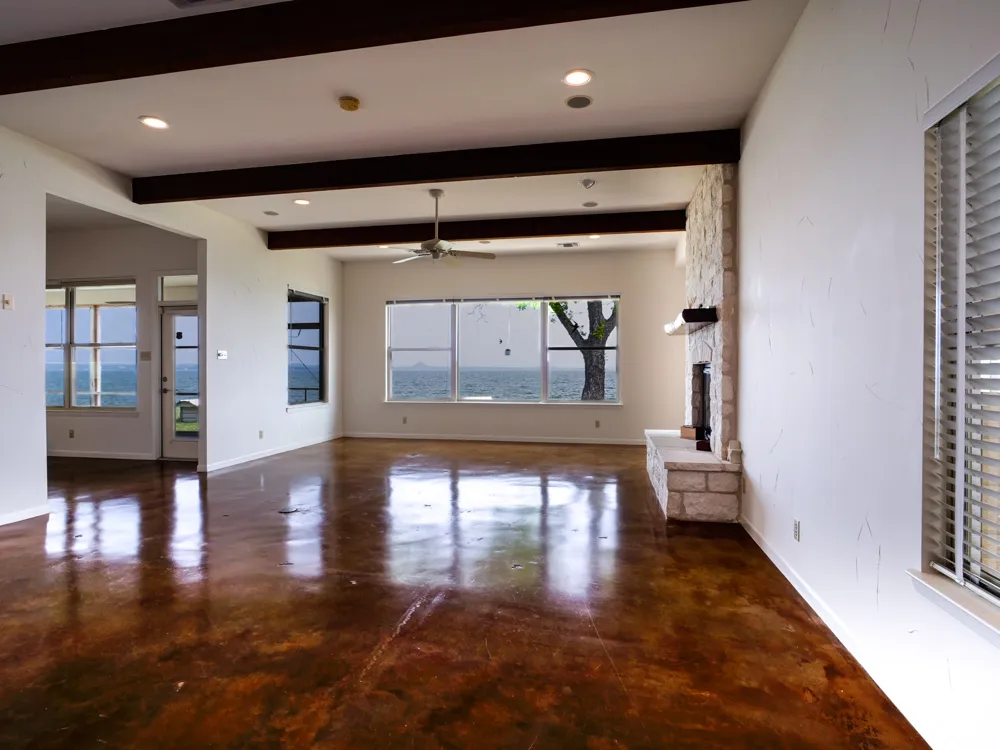 736 W Lakecrest Drive Bluffton, TX 78607