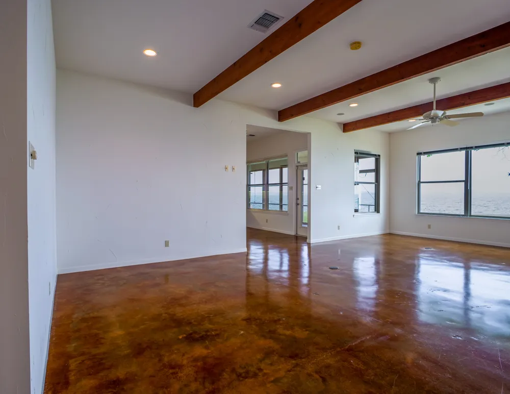 736 W Lakecrest Drive Bluffton, TX 78607