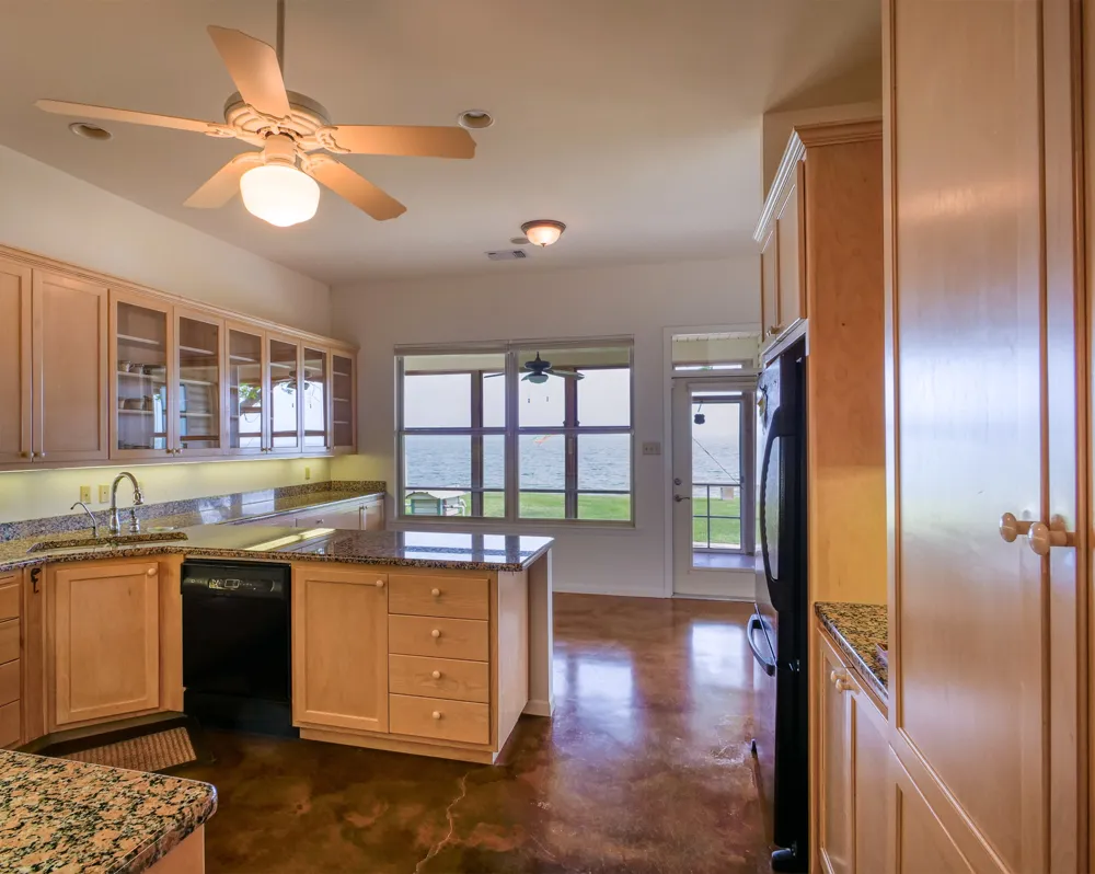 736 W Lakecrest Drive Bluffton, TX 78607