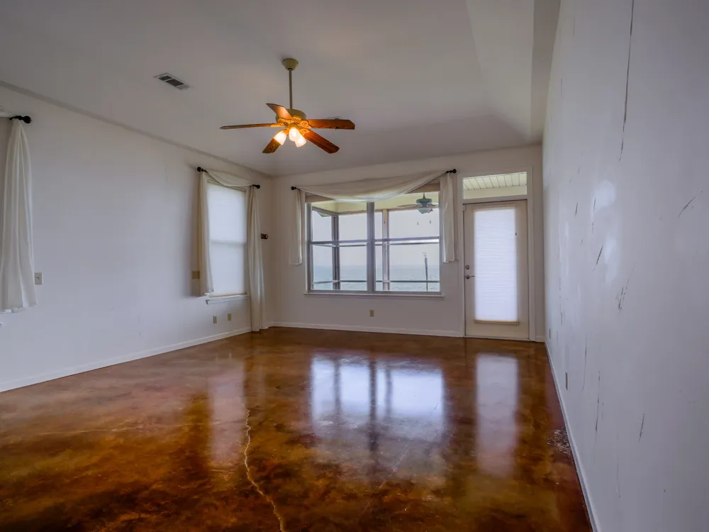 736 W Lakecrest Drive Bluffton, TX 78607