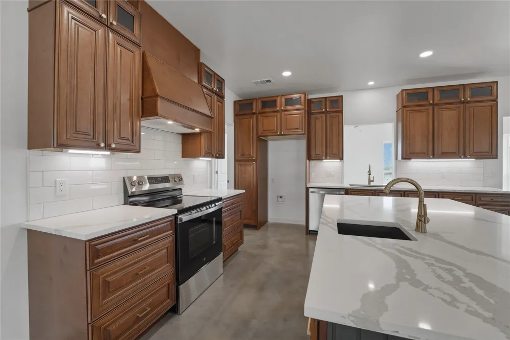 9345 Hajovsky Road La Grange, TX 78945
