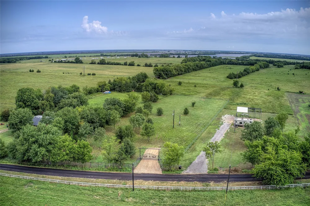 868 County Road 23940 Brookston, TX 75421