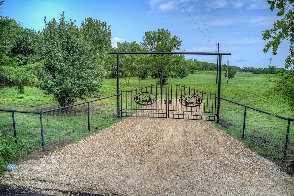 868 County Road 23940 Brookston, TX 75421