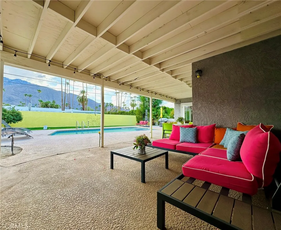 1331 S Sunrise Way Palm Springs, CA 92264