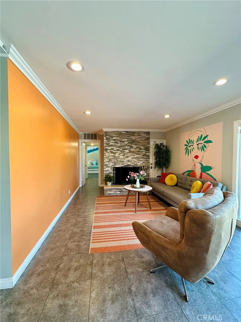 1331 S Sunrise Way Palm Springs, CA 92264