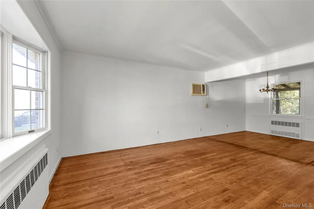65 Grant Avenue Albertson, NY 11507