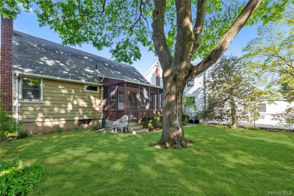 65 Grant Avenue Albertson, NY 11507